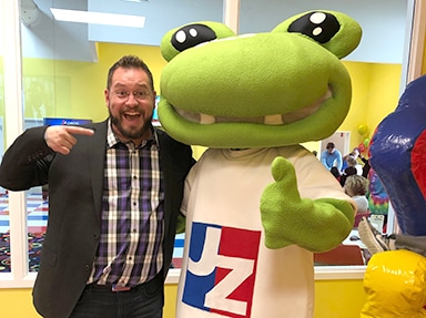 Jace Steenbarger next to frog mascot